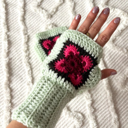 Light Green Gloves by Limoncello Design & Handmade